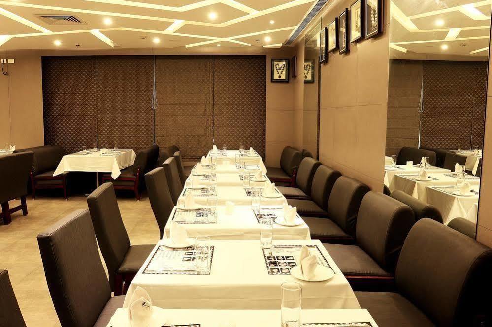 加尔各答 Vaccinated Staff - Capital O 7899 Casa酒店 外观 照片